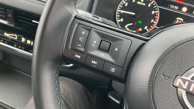 Nissan Qashqai 1.3 DiG-T MH Acenta Premium 5dr Petrol Hatchback